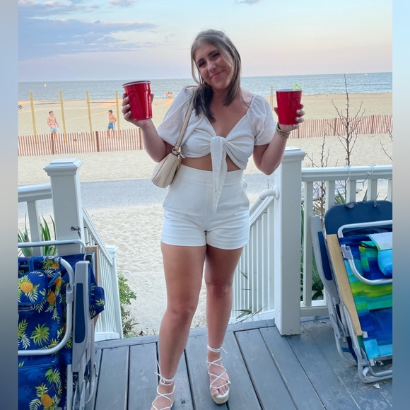 Meet your Posher, Carly - Picture 15 of 16